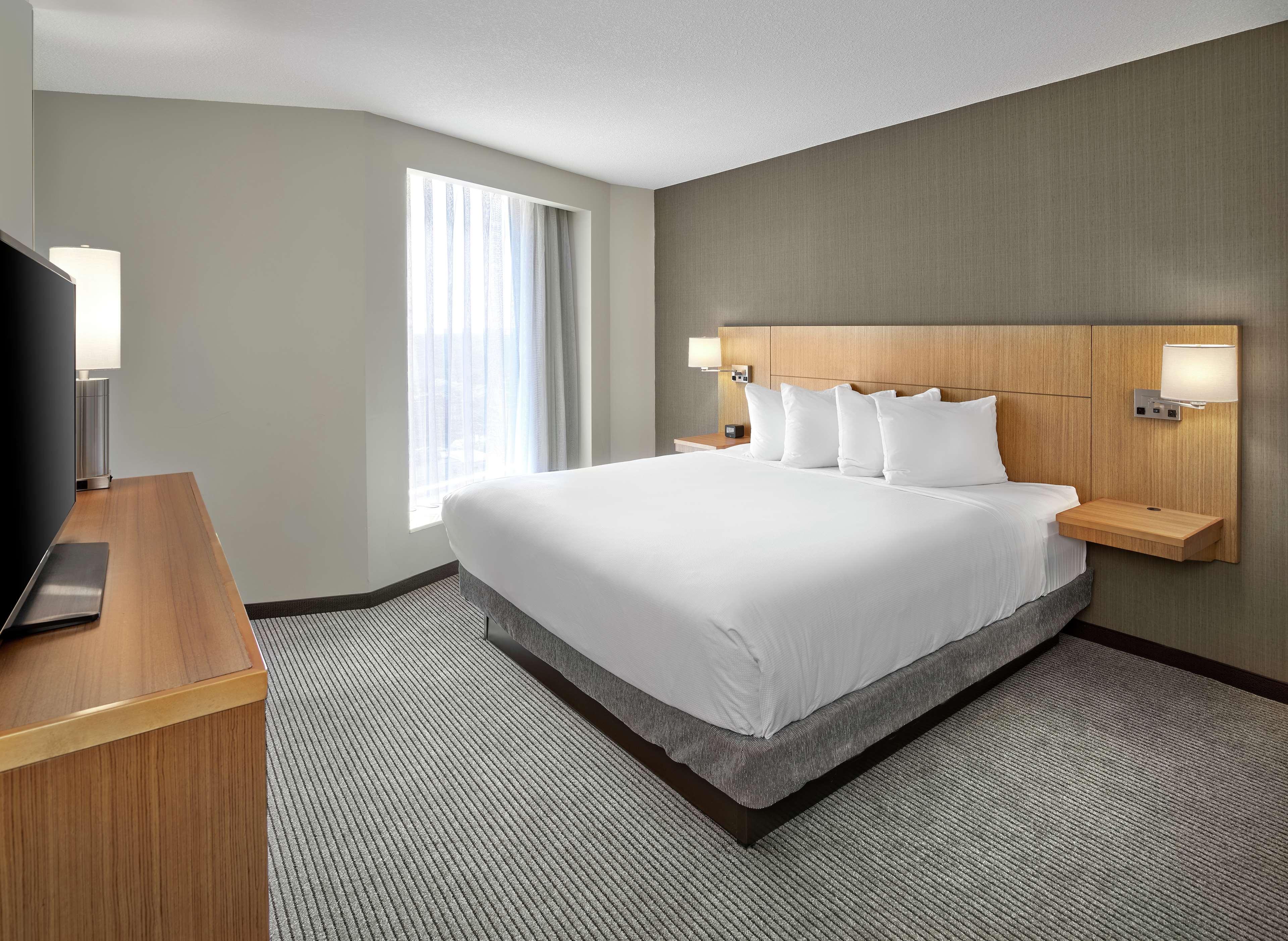 Hotel Doubletree By Hilton Edmonton Downtown Esterno foto