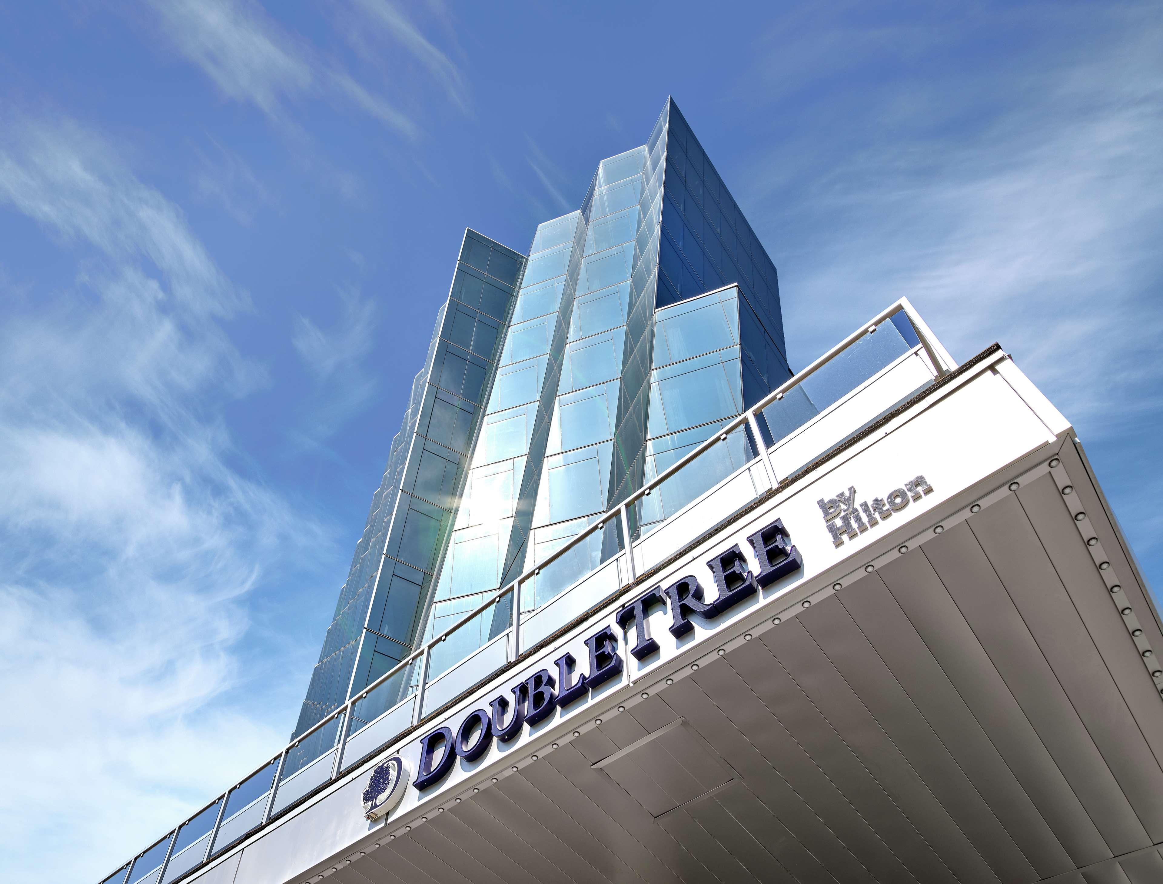 Hotel Doubletree By Hilton Edmonton Downtown Esterno foto