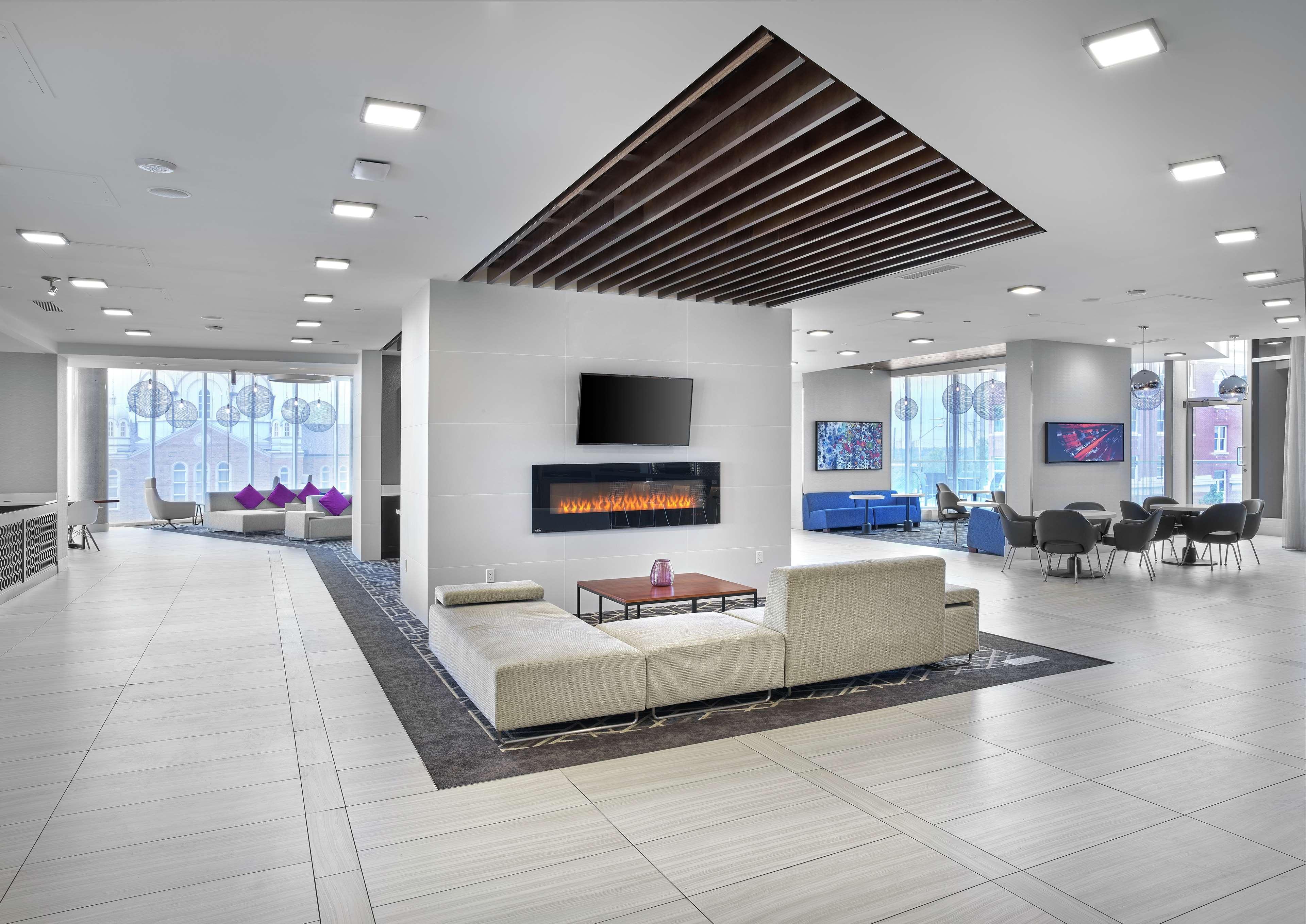 Hotel Doubletree By Hilton Edmonton Downtown Esterno foto