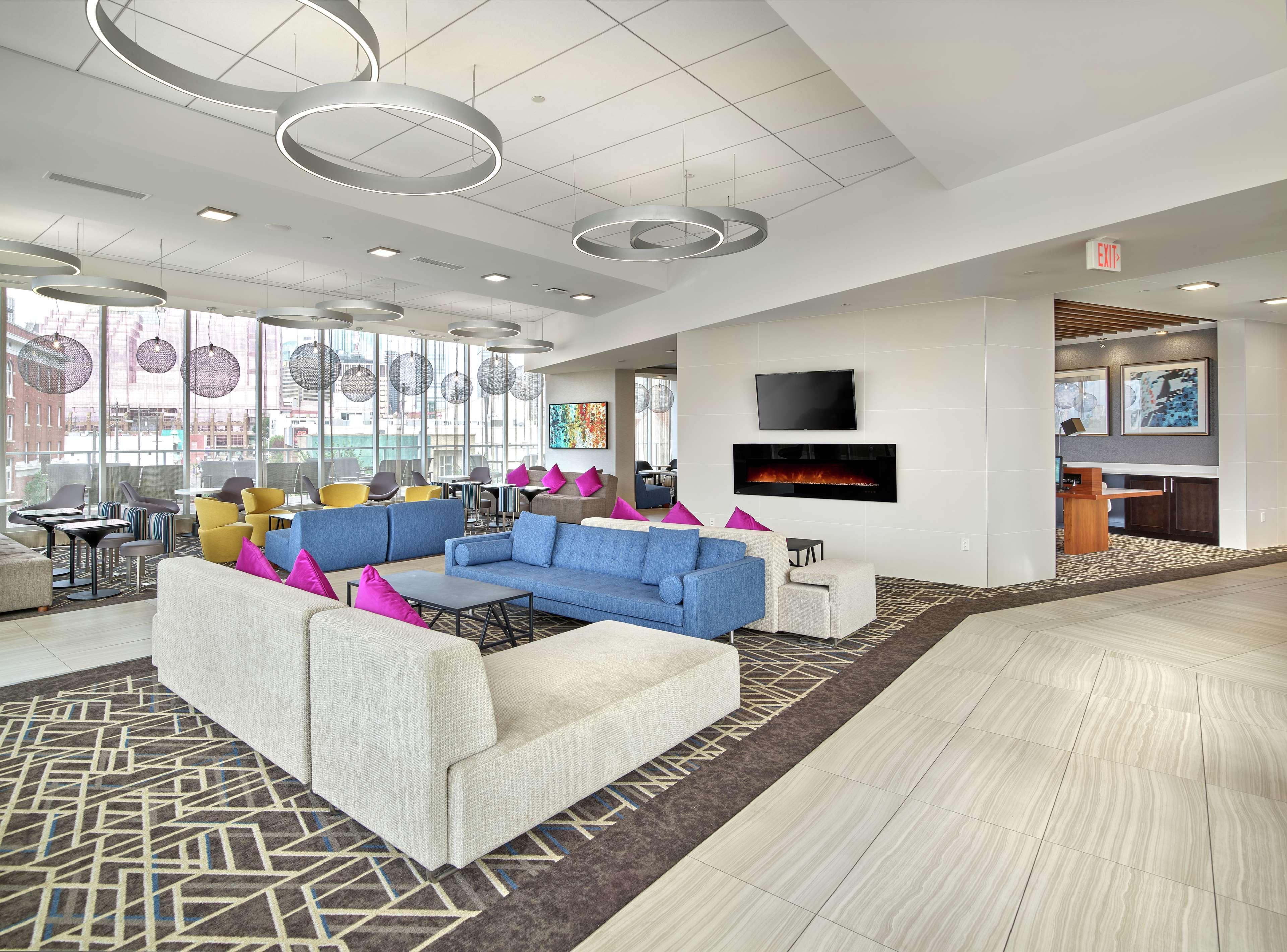 Hotel Doubletree By Hilton Edmonton Downtown Esterno foto