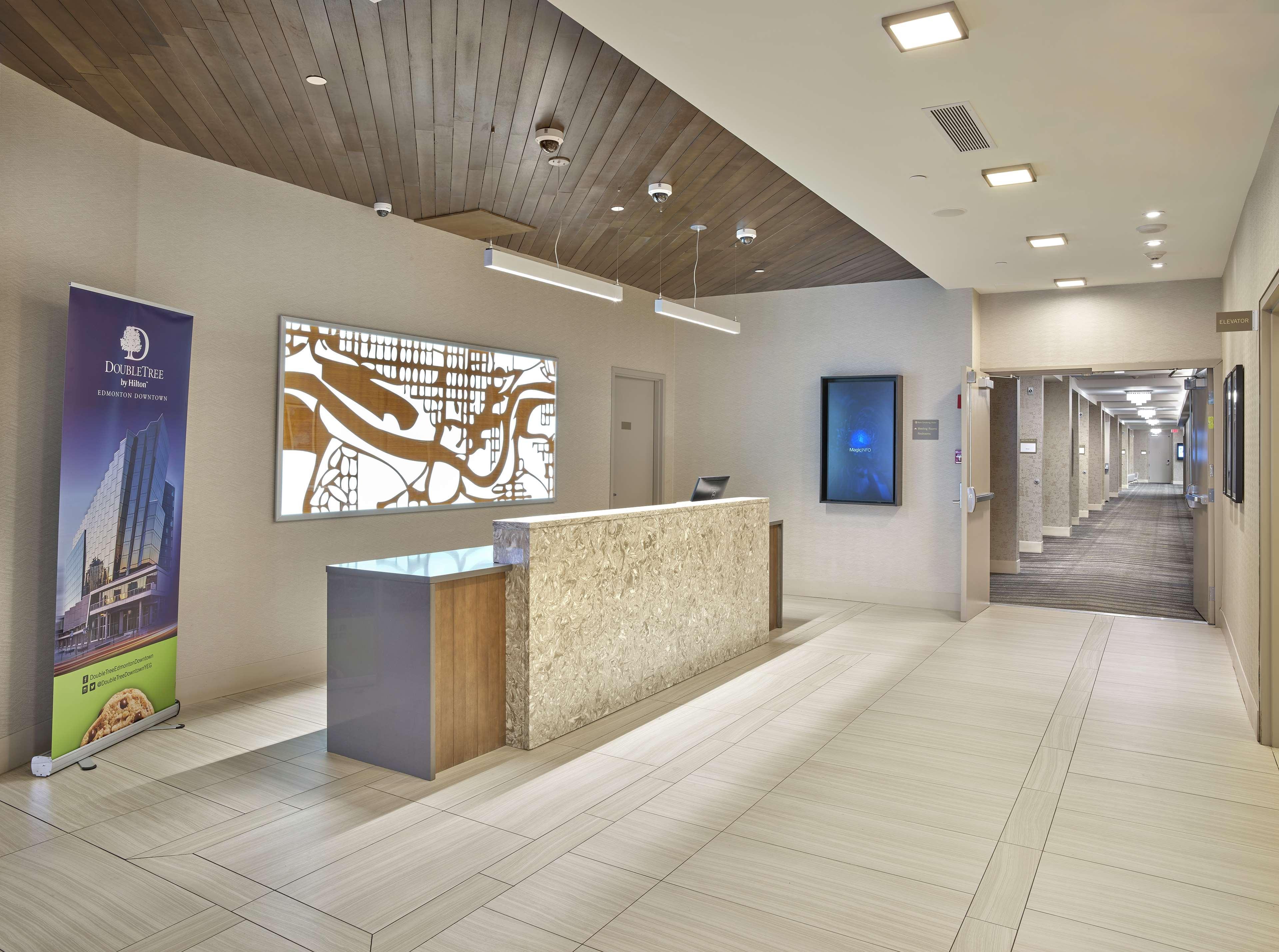 Hotel Doubletree By Hilton Edmonton Downtown Esterno foto