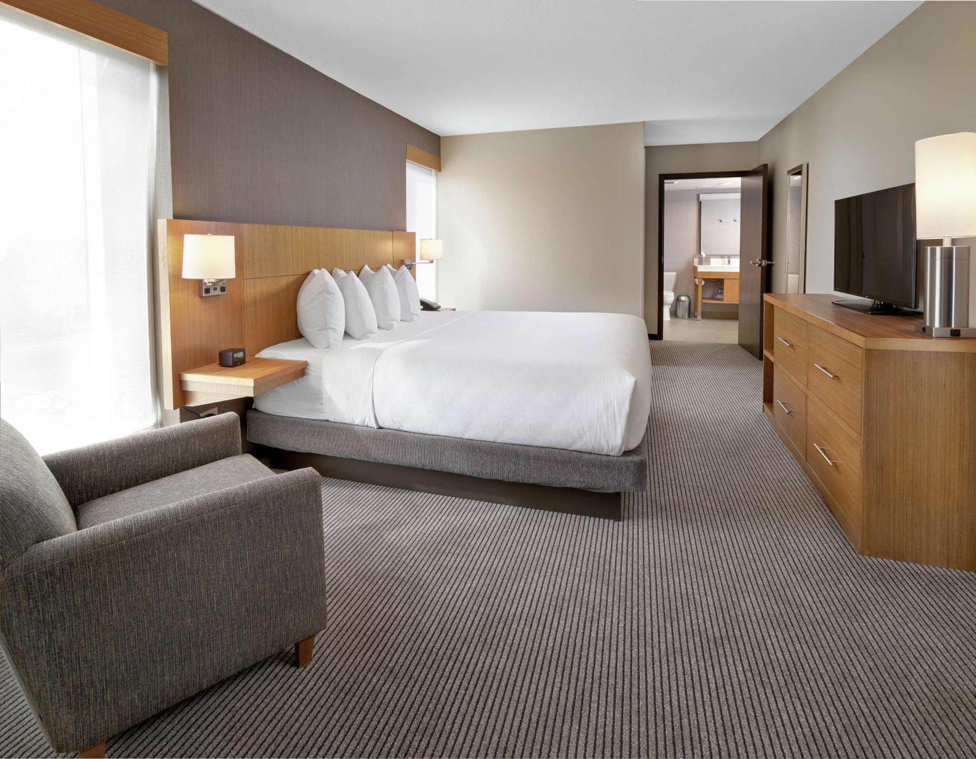 Hotel Doubletree By Hilton Edmonton Downtown Esterno foto
