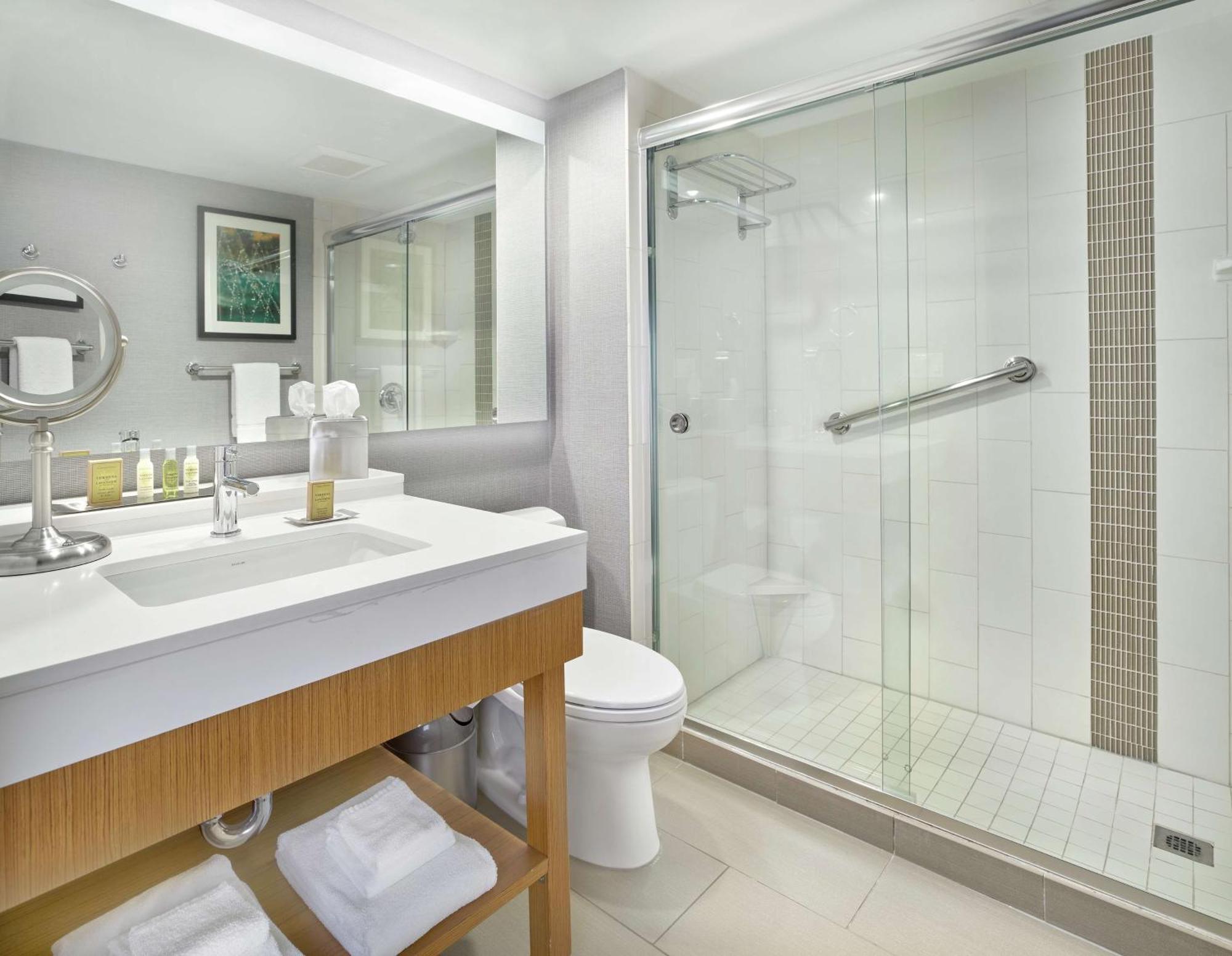 Hotel Doubletree By Hilton Edmonton Downtown Esterno foto