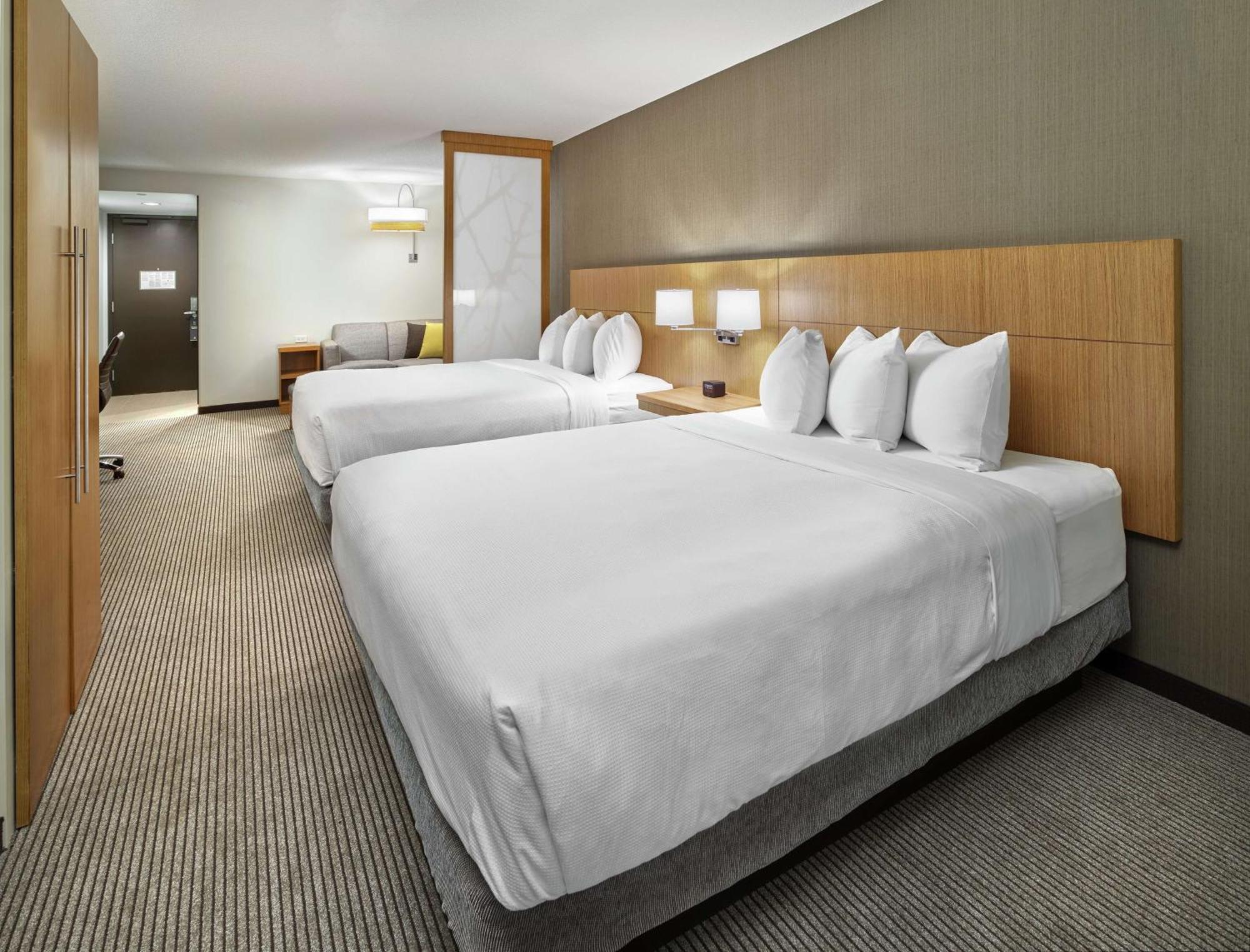 Hotel Doubletree By Hilton Edmonton Downtown Esterno foto
