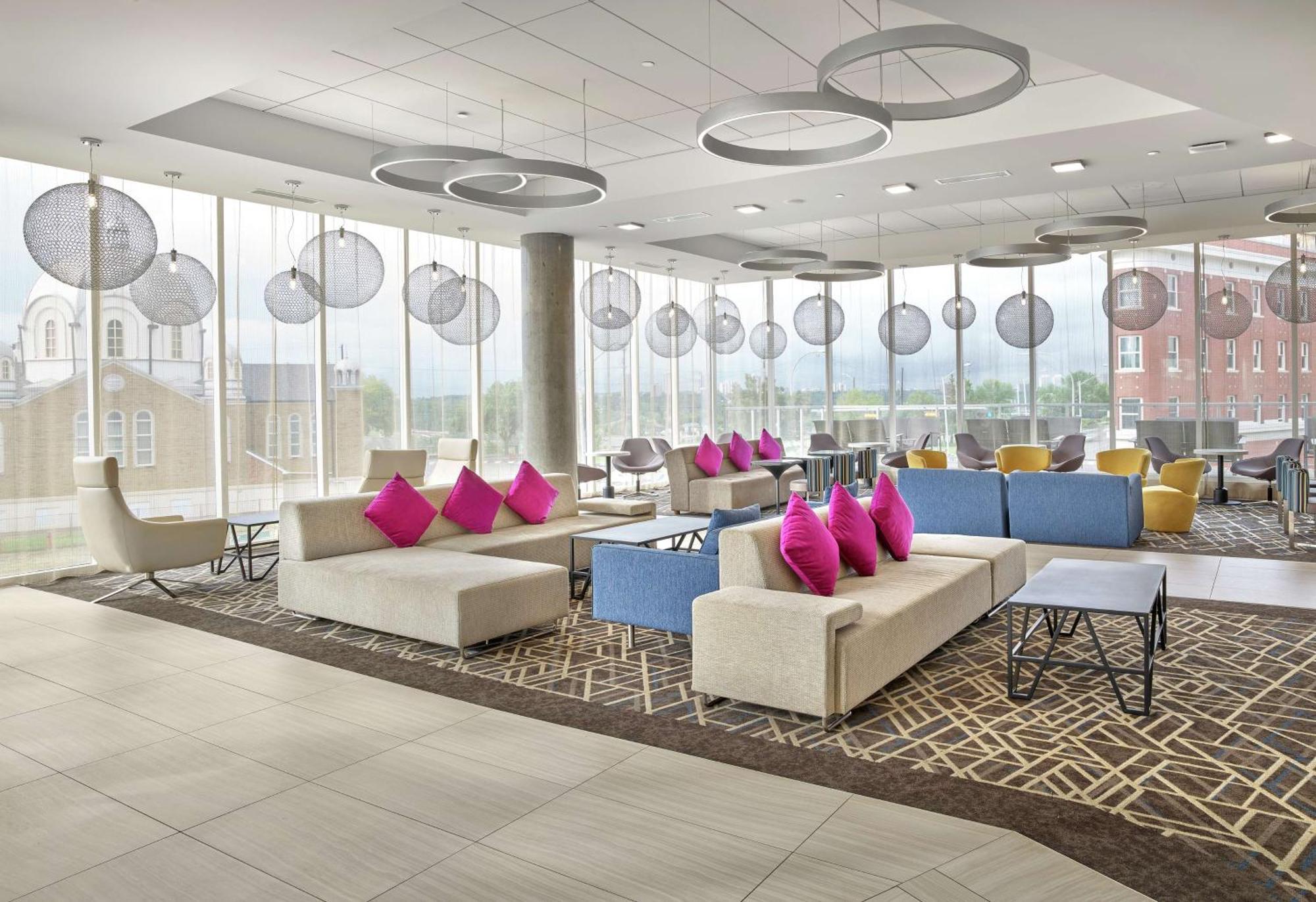 Hotel Doubletree By Hilton Edmonton Downtown Esterno foto