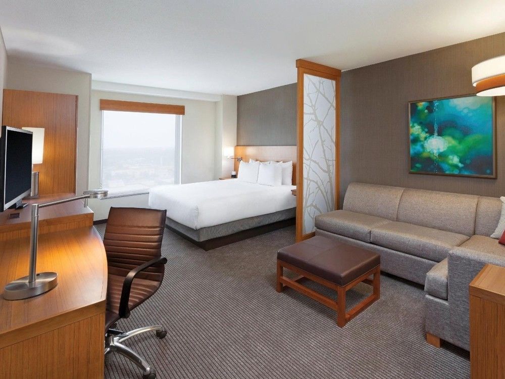 Hotel Doubletree By Hilton Edmonton Downtown Esterno foto